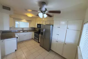 2210 Dorrington St, Houston, TX 77030 - Photo 3
