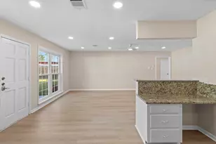 9610 Meadowglen Ln, Houston, TX 77063 - Photo 9