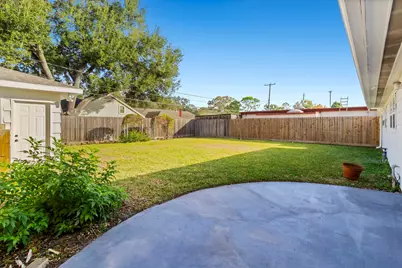 9610 Meadowglen Lane, Houston, TX 77063 - Photo 47