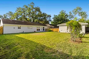 9610 Meadowglen Ln, Houston, TX 77063 - Photo 45