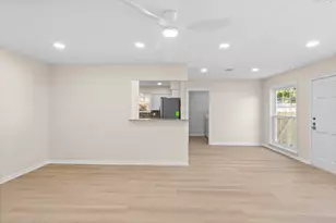 9610 Meadowglen Ln, Houston, TX 77063 - Photo 5