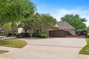 704 Heritage Oaks Dr, Angleton, TX 77515 - Photo 1