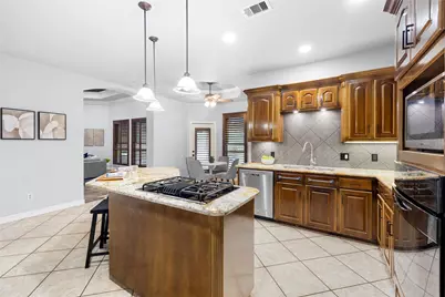 704 Heritage Oaks Dr, Angleton, TX 77515 - Photo 11
