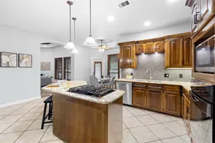 704 Heritage Oaks Dr, Angleton, TX 77515 - Photo 11