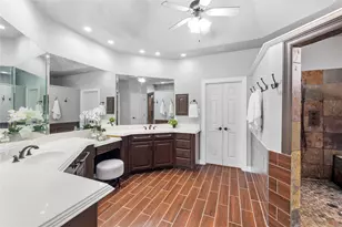 704 Heritage Oaks Dr, Angleton, TX 77515 - Photo 25