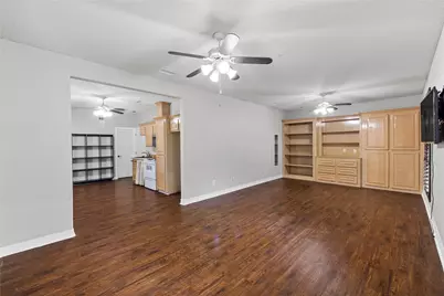 704 Heritage Oaks Dr, Angleton, TX 77515 - Photo 17