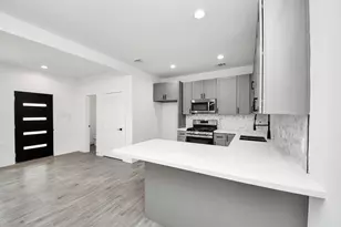 7413 N Star St, Houston, TX 77088 - Photo 7