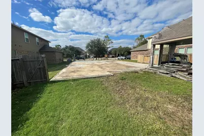 9415 Emerald Lakes Drive, Rosharon, TX 77583 - Photo 5