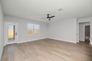 13717 Blue Breaker Dr, Texas City, TX 77510 - Photo 3