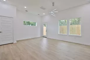 9347 Lavender St, Houston, TX 77016 - Photo 9