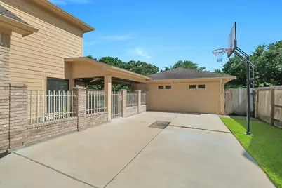 910 Millpond Drive, Sugar Land, TX 77498 - Photo 41