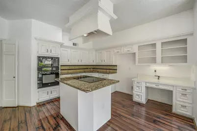 910 Millpond Drive, Sugar Land, TX 77498 - Photo 17