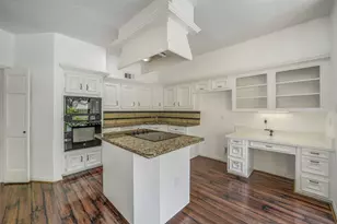 910 Millpond Dr, Sugar Land, TX 77498 - Photo 17
