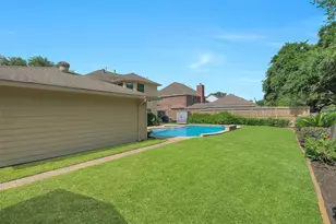 910 Millpond Dr, Sugar Land, TX 77498 - Photo 41