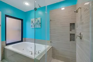 910 Millpond Dr, Sugar Land, TX 77498 - Photo 25