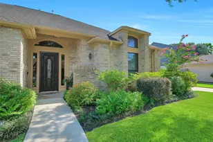 910 Millpond Dr, Sugar Land, TX 77498 - Photo 5