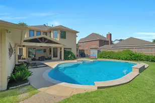910 Millpond Dr, Sugar Land, TX 77498 - Photo 37