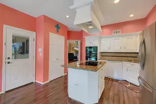 910 Millpond Dr, Sugar Land, TX 77498 - Photo 15