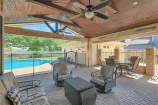 910 Millpond Dr, Sugar Land, TX 77498 - Photo 31