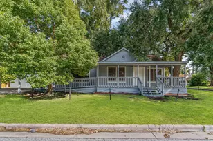 512 E Gulf St, Baytown, TX 77520 - Photo 1