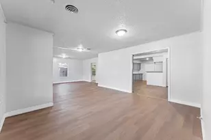 512 E Gulf St, Baytown, TX 77520 - Photo 5