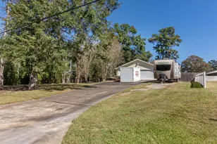 215 W Wildwood Dr N, Village Mills, TX 77663 - Photo 19