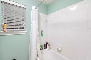 1752 Silver Bend Dr, Dickinson, TX 77539 - Photo 33