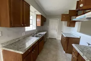 2310 Heather St, Highlands, TX 77562 - Photo 5