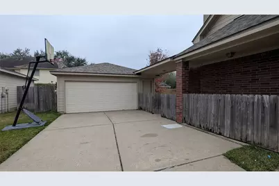 1902 Pepper Tree Court, Sugar Land, TX 77479 - Photo 23