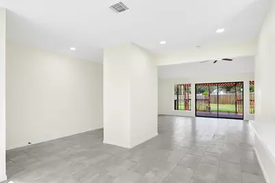 8726 Wildforest Drive, Houston, TX 77088 - Photo 11