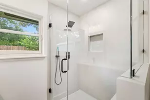 5807 Hummingbird St, Houston, TX 77096 - Photo 21