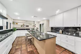 16 Charleston Street N, Sugar Land, TX 77478 - Photo 11