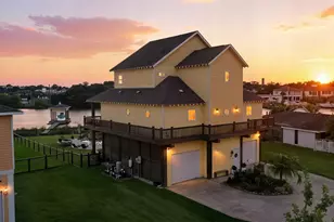 2009 Oceanview Dr, Seabrook, TX 77586 - Photo 3