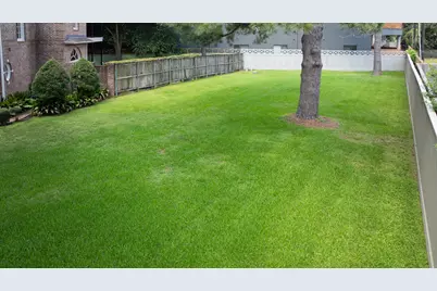 402 Prestwick Court, Houston, TX 77057 - Photo 7