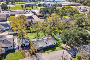 811 W Calhoun St, Livingston, TX 77351 - Photo 3