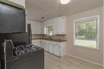 1509 N San Jacinto Street, Conroe, TX 77301 - Photo 13