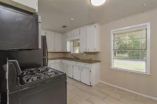 1509 N San Jacinto St, Conroe, TX 77301 - Photo 13