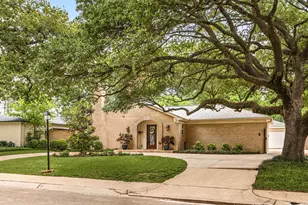 1803 Briarpark Dr, Houston, TX 77042 - Photo 33