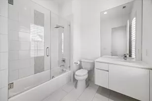11104 Savannah Woods Ln, Houston, TX 77043 - Photo 25