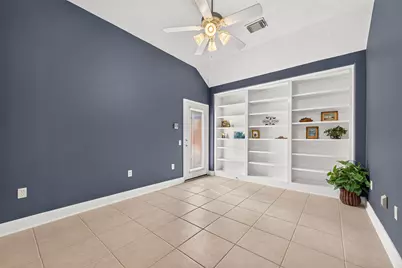 10 Surrey Run Place, The Woodlands, TX 77384 - Photo 5