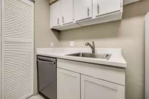 3654 Ocee St, Houston, TX 77063 - Photo 15