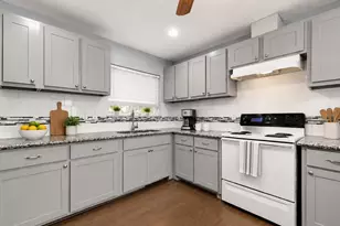 5209 Plum Dr, Houston, TX 77087 - Photo 5