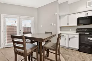 10855 Meadowglen Ln, Houston, TX 77042 - Photo 11