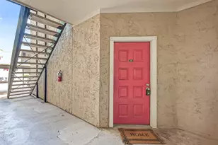 10855 Meadowglen Ln, Houston, TX 77042 - Photo 21