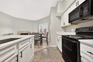10855 Meadowglen Ln, Houston, TX 77042 - Photo 3