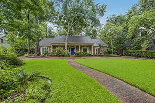 10811 Hunters Forest Dr, Hunters Creek Village, TX 77024 - Photo 1