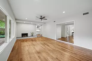 10811 Hunters Forest Dr, Hunters Creek Village, TX 77024 - Photo 11