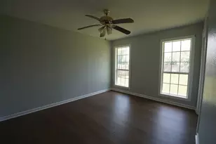 306 Center Way St, Lake Jackson, TX 77566 - Photo 5
