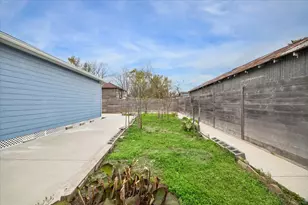 2219 McKee St, Houston, TX 77009 - Photo 29