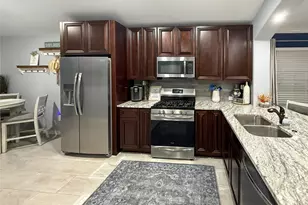 8031 Berkely Ct, Baytown, TX 77521 - Photo 9